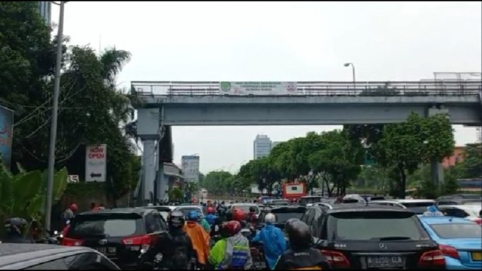 TB Simatupang Macet Parah, Jalan Raya Jadi Momok Warga Setiap Hari